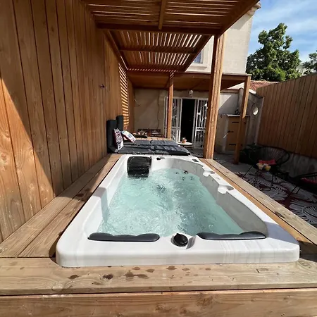 The Bohemian Jacuzzi, Ideal For Families Or Friends Apartment